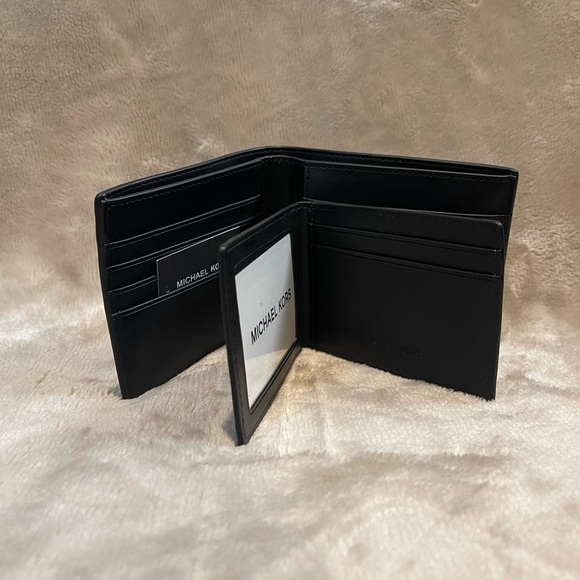 NWT Michael Kors Billfold with Pass Case - Picture 7 of 7